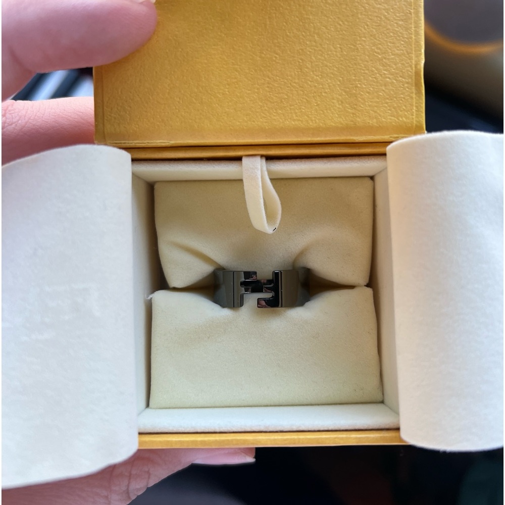 Size large (11 us) Fendi dark silver Ruthenium-coloured ring